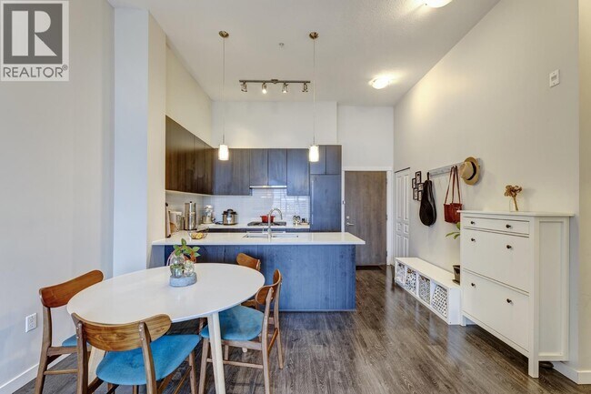 Photo du bâtiment - 9366-9366 Tomicki Ave