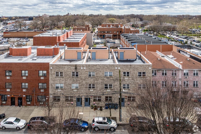 Building Photo - 1684 Banyer Pl
