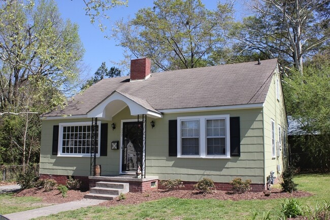 Photo - 3 Bedrooms 2 Full Bathrooms with fenced in... House