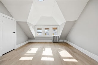 Building Photo - 40 Bayview Ave