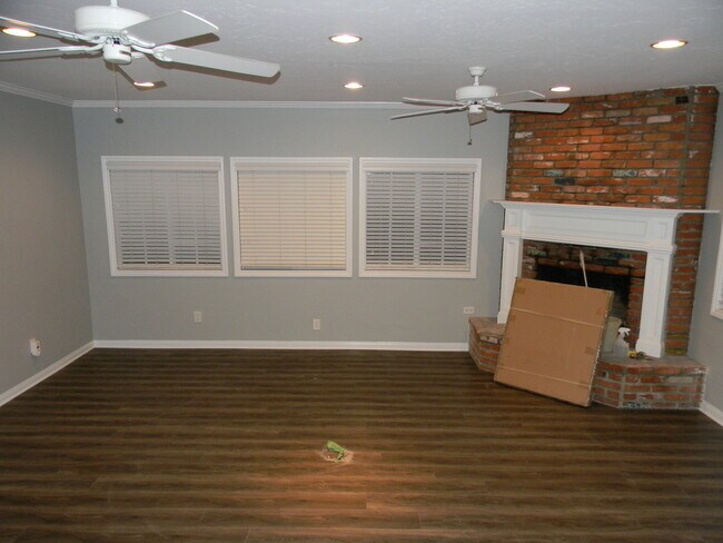 Foto del edificio - 1143 E Rose Ave