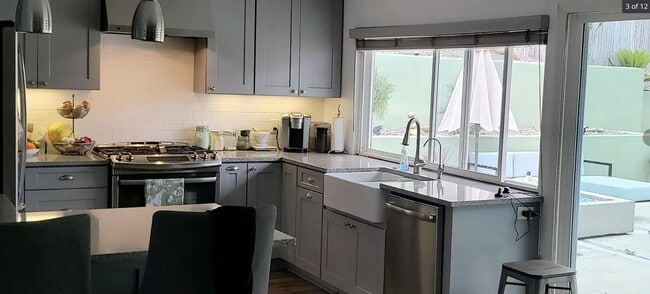 Building Photo - 2127 Hanford Dr