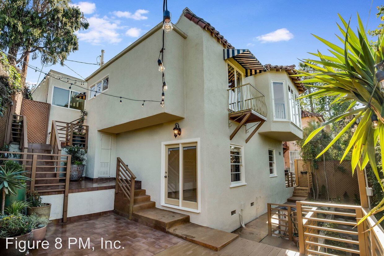 Primary Photo - 913 Hyperion Ave