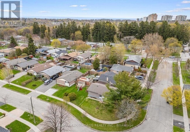 Building Photo - 19 Shoreland Crescent