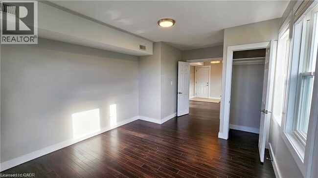 Building Photo - 1544 King St E