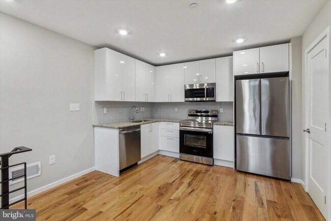 Building Photo - 1515 W Stiles St