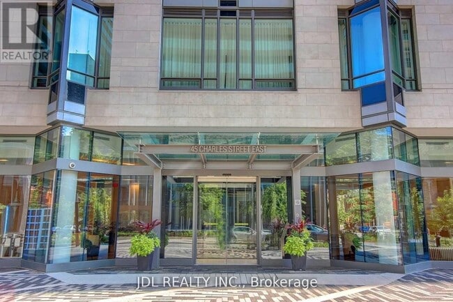 Building Photo - 45 Charles St E