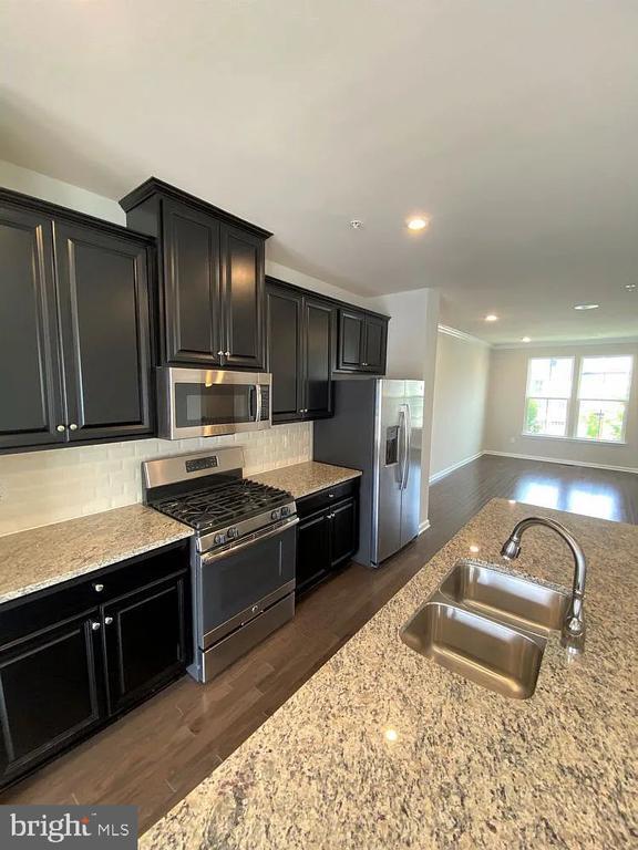 Foto del edificio - 745 Quarry Point Rd