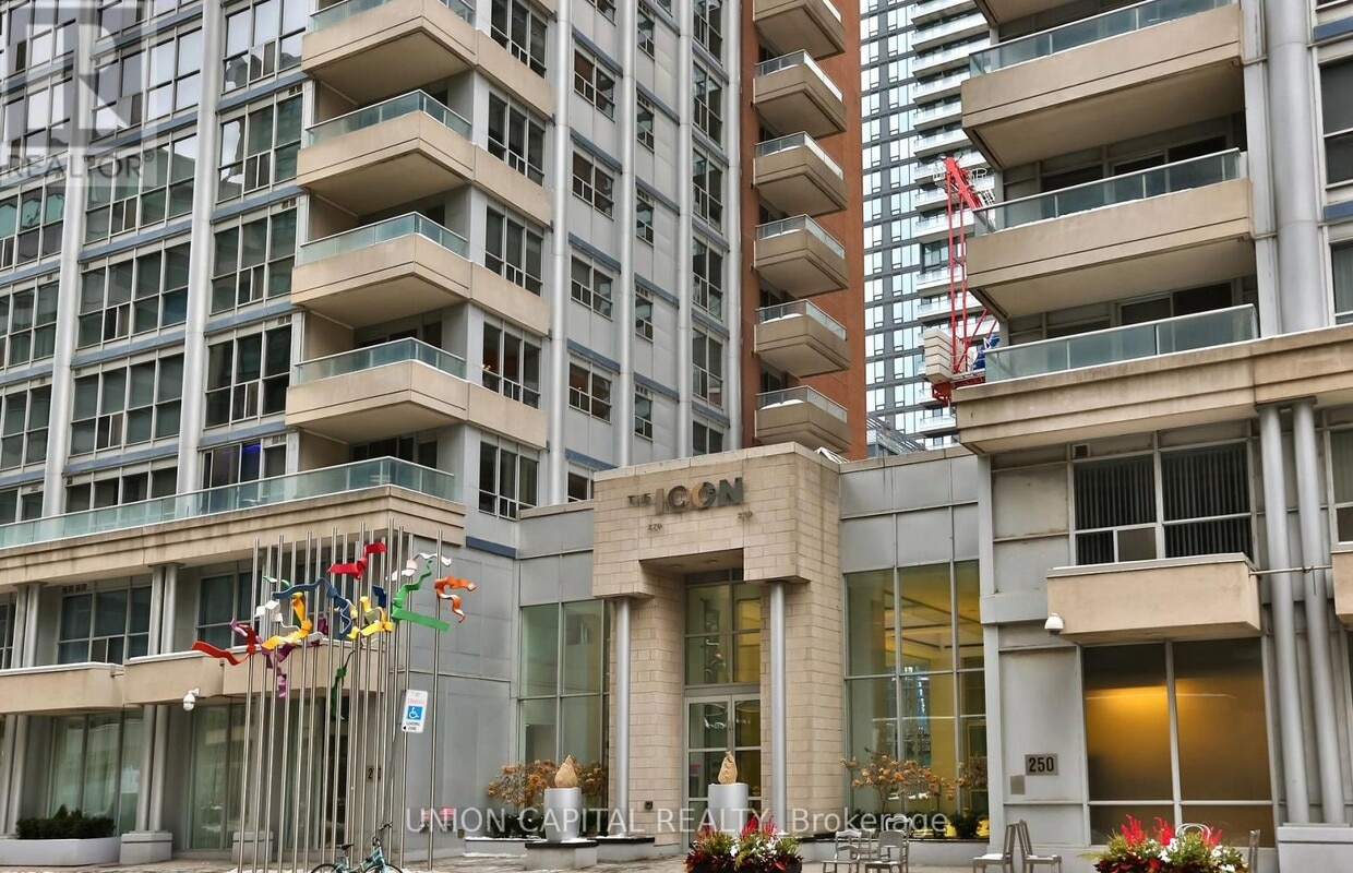 Primary Photo - 104-270 Wellington St W