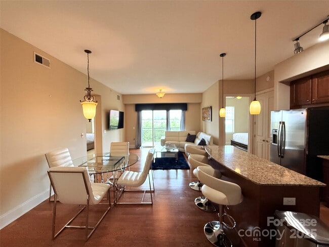 Building Photo - 4625 Piedmont Row Dr