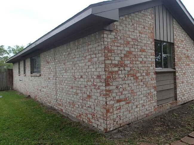 Foto del edificio - 6107 Delbury St