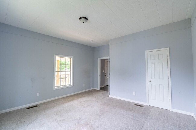Foto del edificio - AVAILABLE NOW at a Good Price. 2 Bed 1 Bath FOR LEASE in Lewisburg. $850 Rent.