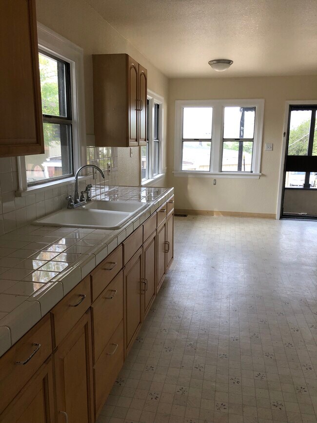 Kitchen - 1724 D St