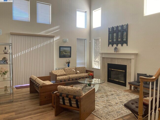Building Photo - 38161 Canyon Oaks Ct