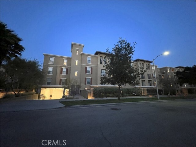 Foto del edificio - 128 N Oak Knoll Ave