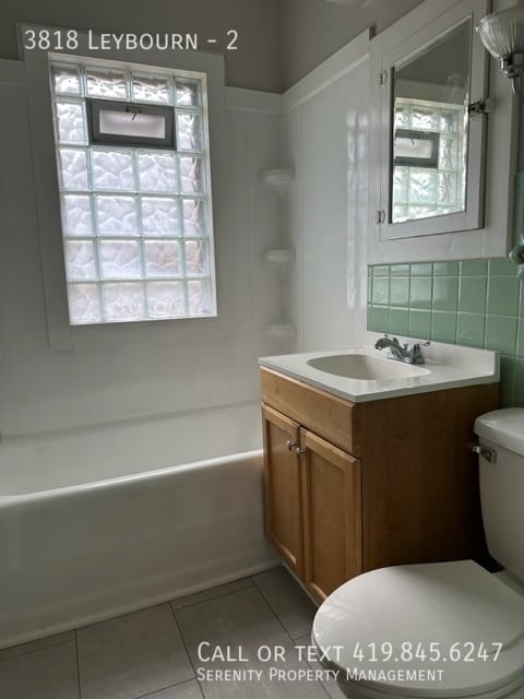 Building Photo - 3818 Leybourn Ave