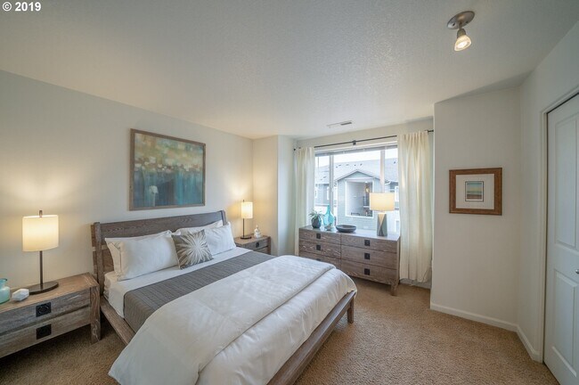Upstairs Master bedroom - 635 NW 118th Ave