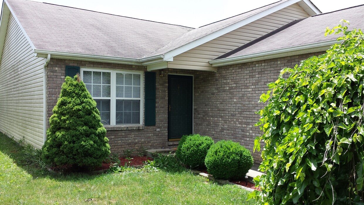 Front Entrance - 244 Hunter Hills Cir