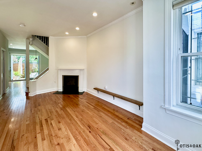 Building Photo - 338 Elm St NW