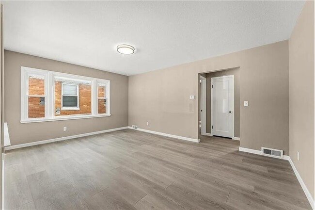 Building Photo - 1407 W Clark St