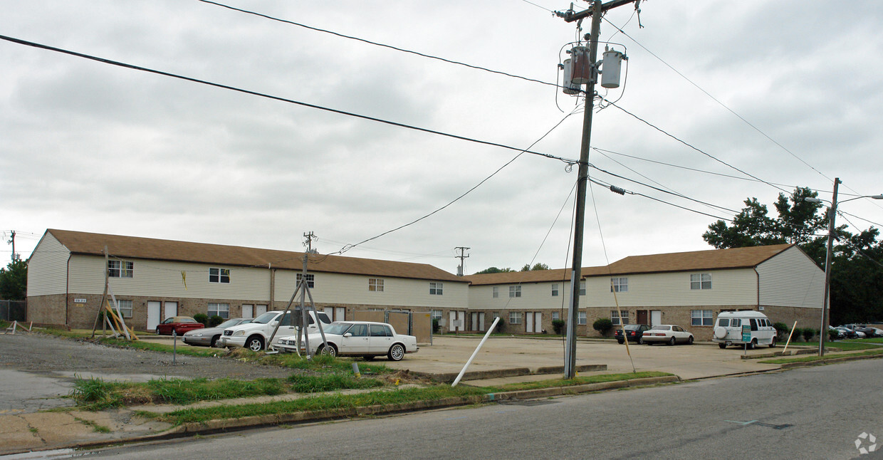 Primary Photo - Bayview Plaza Apartments