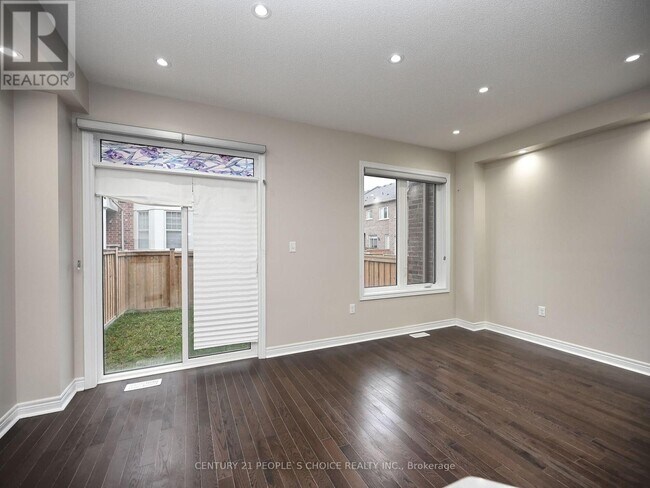 Building Photo - 39 Pearman Cres