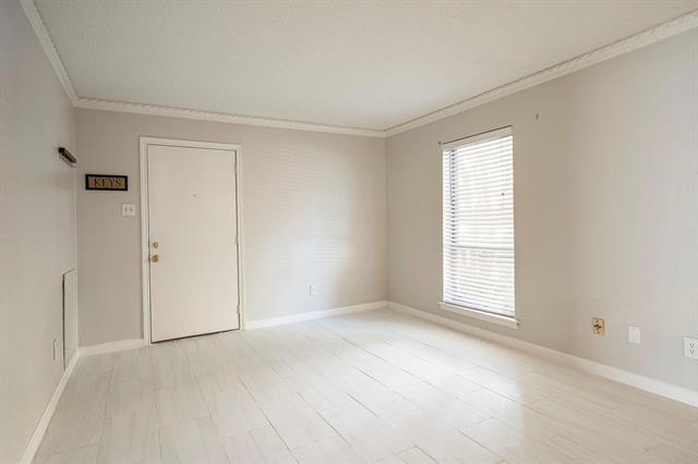 Foto del edificio - 5812 Milton St