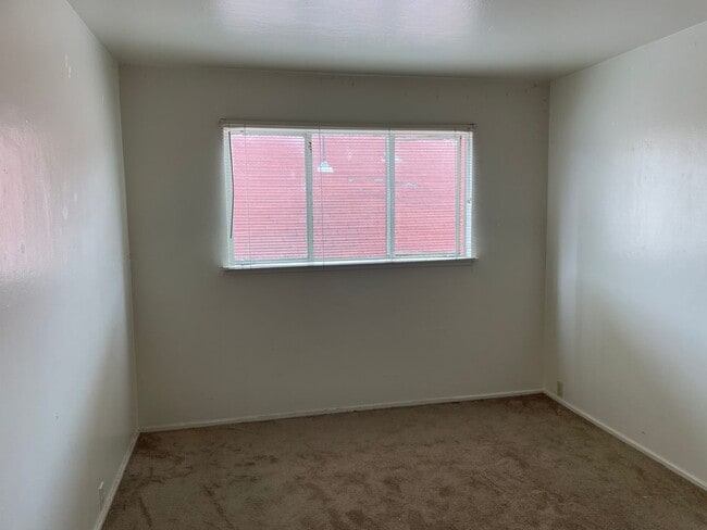 Building Photo - Updated Kitchen & Bathroom with New Flooring - Top Floor Unit with Fresh Paint