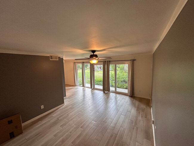 Building Photo - 8211 Katy Fwy
