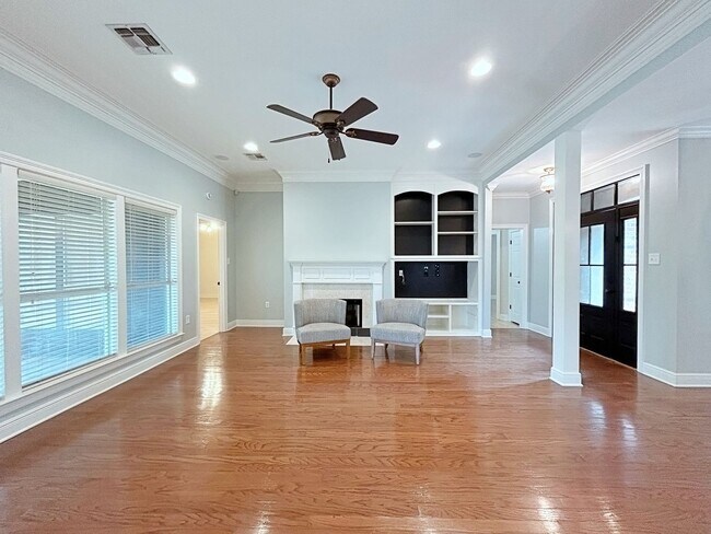 Foto del edificio - 3 Bedroom House off O'neal Lane available now