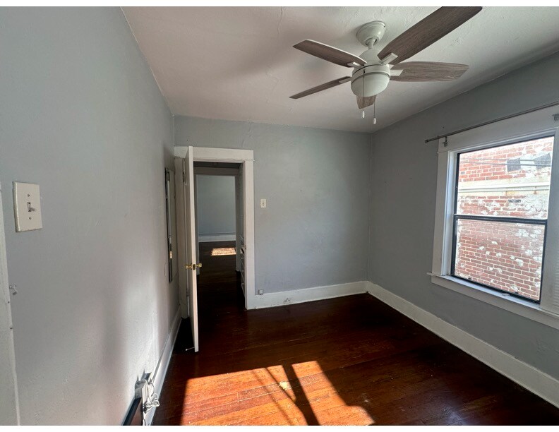 Foto principal - 2033 E 4th St