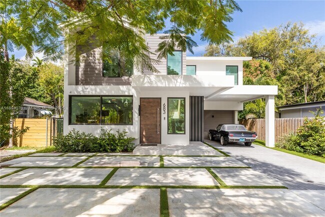 Foto del edificio - 683 NE 68th St