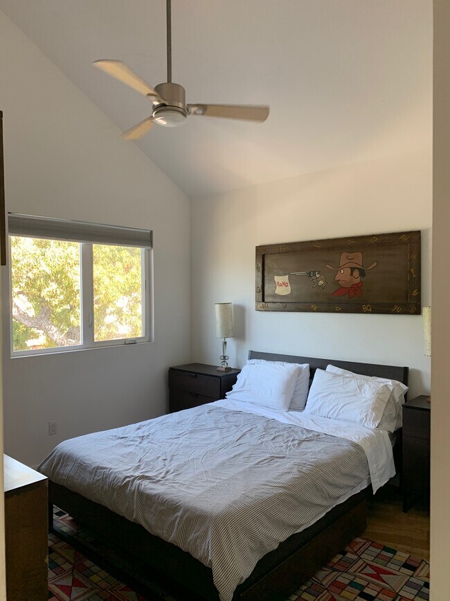 Dormitorio 1 - 3310 1/2 S Durango Ave