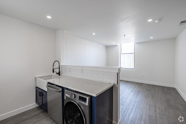 Interior Photo - 484 Main St
