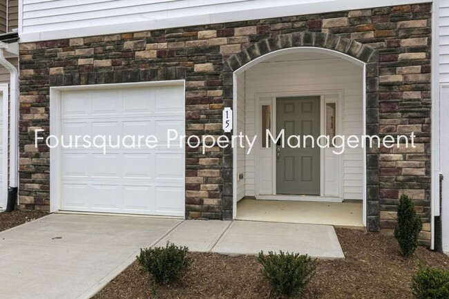 Foto del edificio - Townhome! | Back Patio with Privacy Fence|...