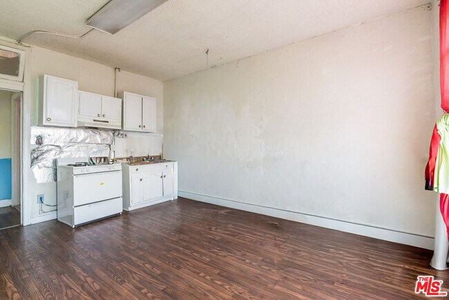 Foto del edificio - 256 W Florence Ave