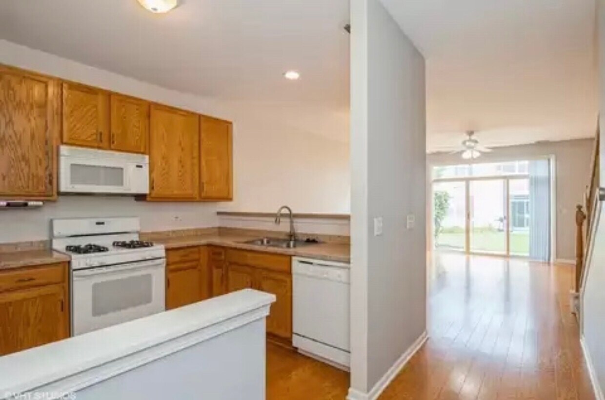 Foto del edificio - 3149 Falling Waters Ln