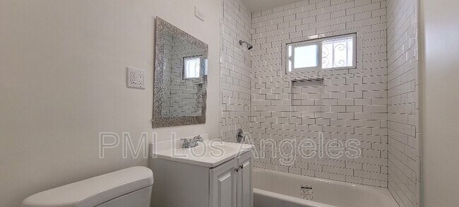 Foto del edificio - 975 N Oxford Ave