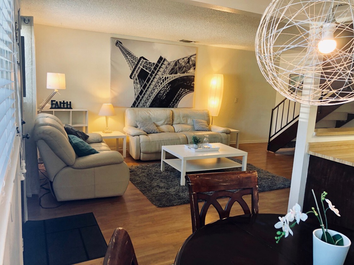Primary Photo - 1083 Le Brun Ln