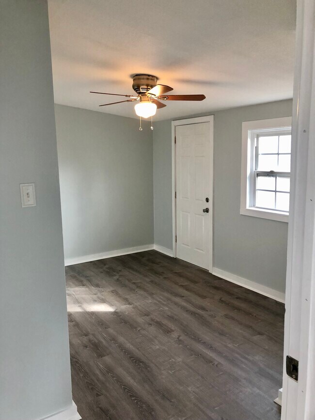 Building Photo - 410 Durink St