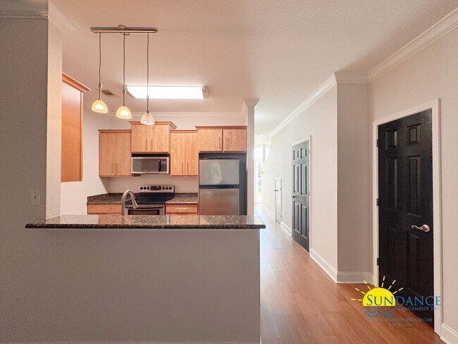 Foto del edificio - Bright & Spacious 2BR/1.5BA End-Unit Townh...