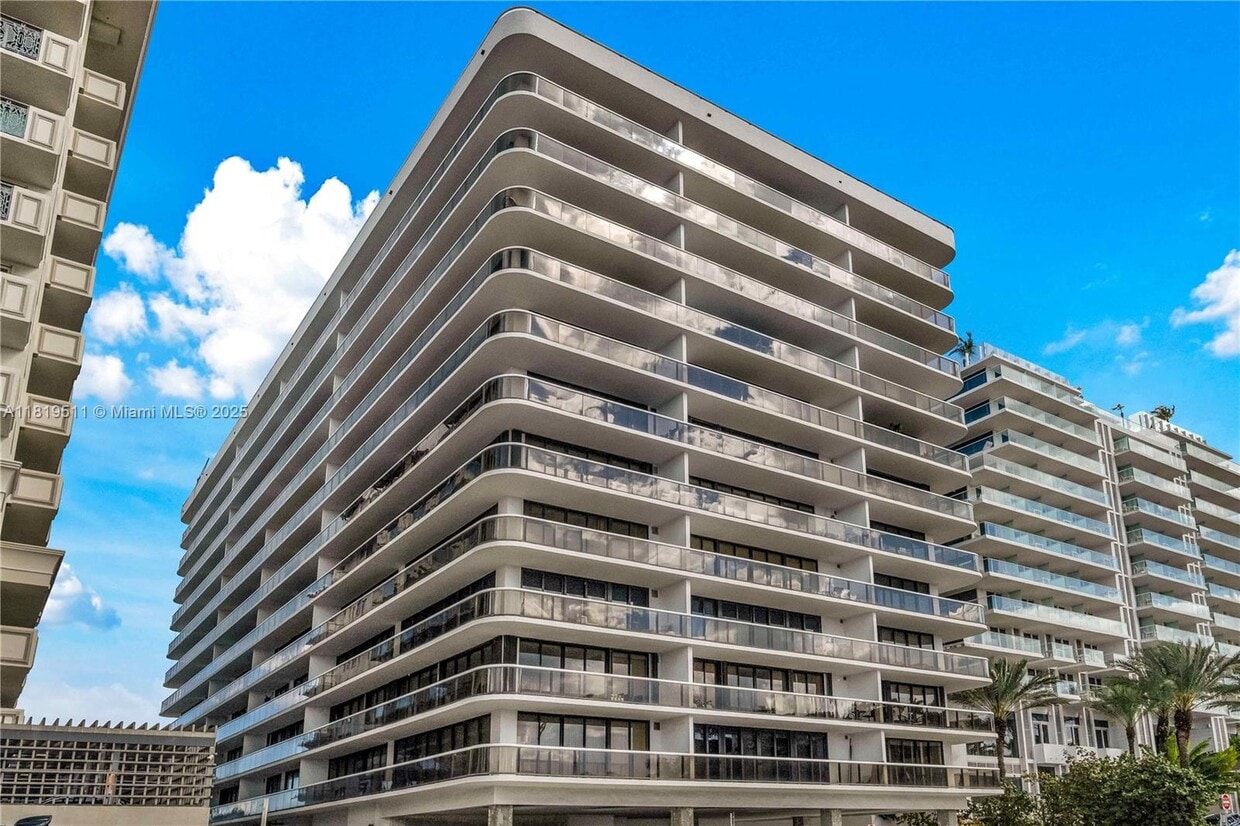 Foto principal - 9455 Collins Ave