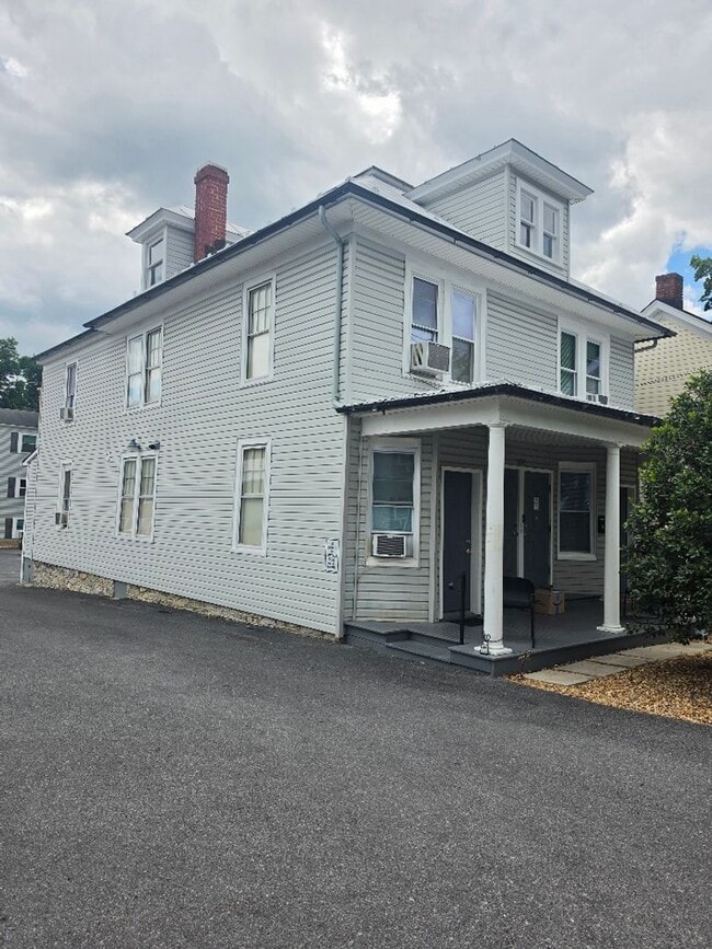 Building Photo - 808 S Braddock St