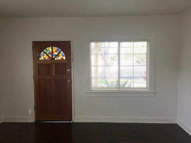 living room - 559 Lincoln Ave