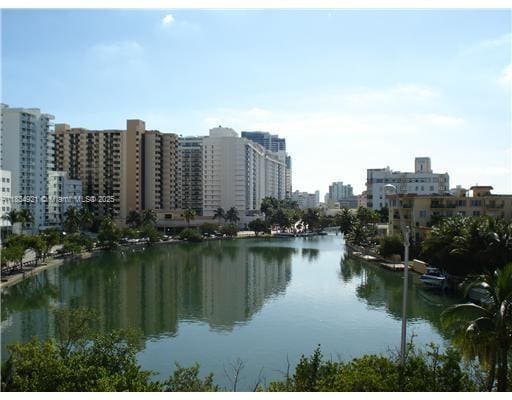 Building Photo - 2600 Collins Ave