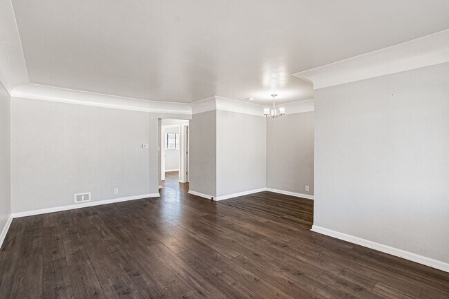 Foto del edificio - 2 Bedroom 1 Bath Home in Aurora with W/D!