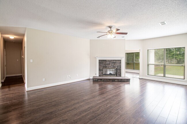 Foto del edificio - 1214 Merritt Ln