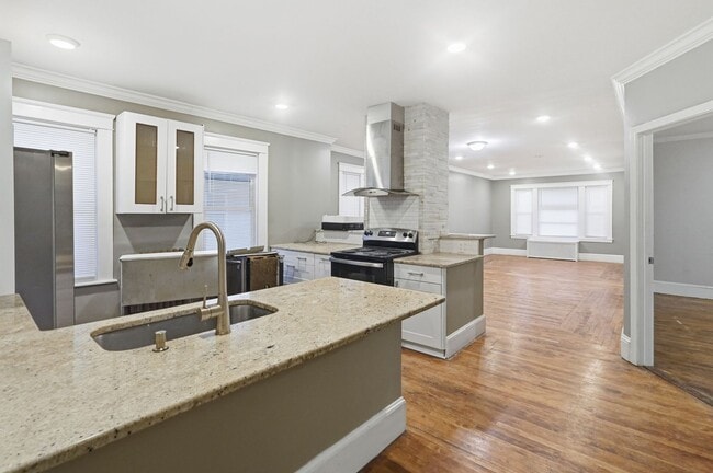 Building Photo - 131 Providence St