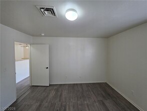 Building Photo - 4865 S Torrey Pines Dr