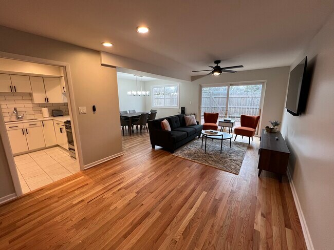 Building Photo - 725 Hibbard Rd